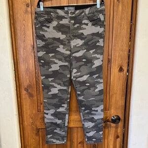 Wit & Wisdom Green and Gray Ankle Cropped Jeans